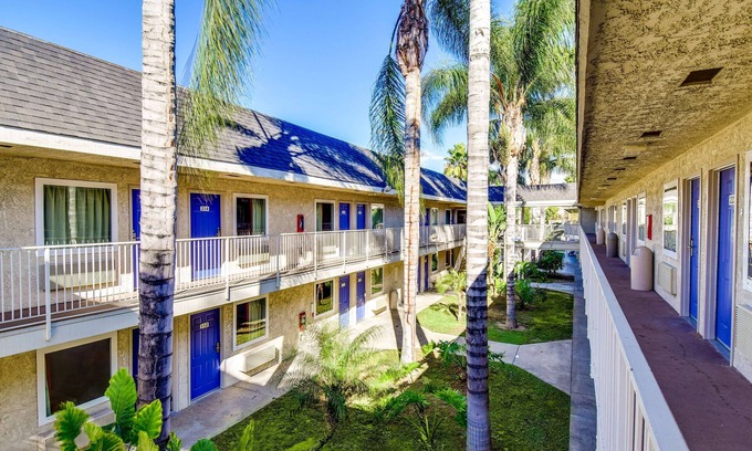 La Sierra Hotel | Motel 6 Riverside, CA - South