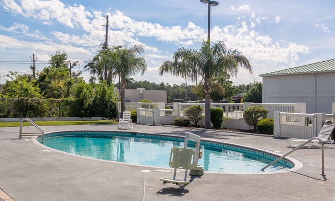 Waycross Hotel | Motel 6 Waycross GA