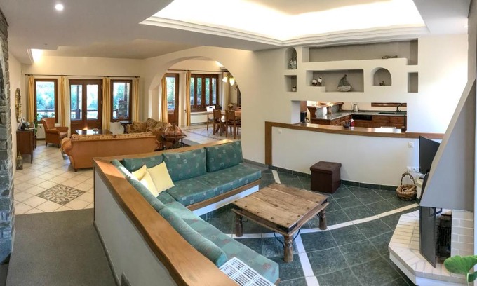 Alli Meria Haus | Mountain Breeze Sanctuary