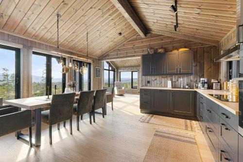 Vikberget Haus | Mountain Cabin With Jacuzzi Near Turufjell