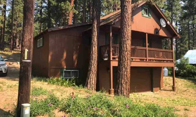 Calpine Kabine | Mountain Cabin with WiFi. Enjoy this quiet small-town retreat