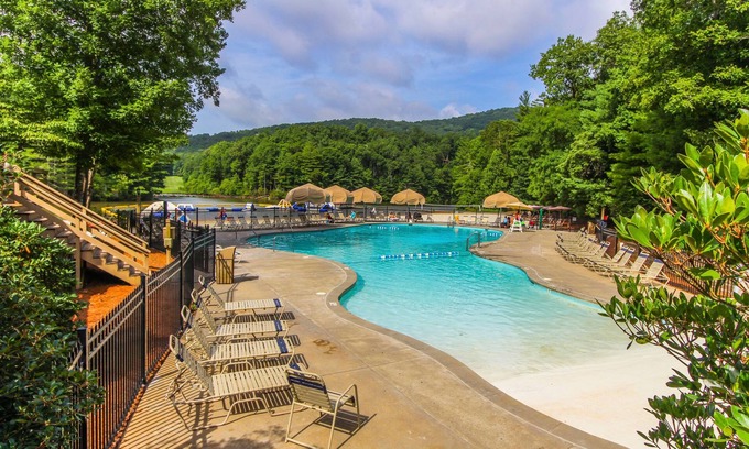 Marble Hill Eigentumswohnung | Mountain Condo w/ Deck & Fireplace