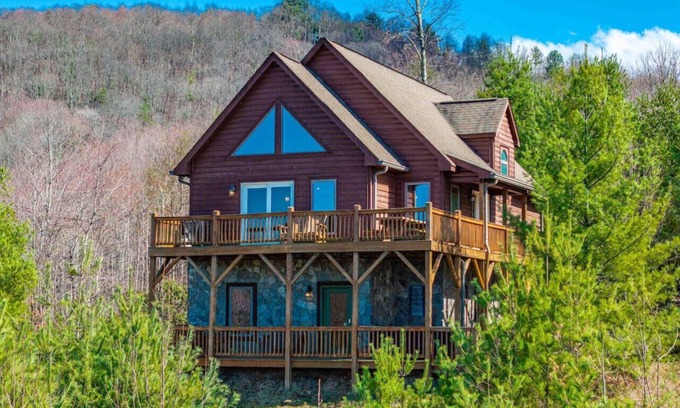 Fleetwood Haus | Mountain Getaway near Boone, Hot Tub, and Gorgeous Views!