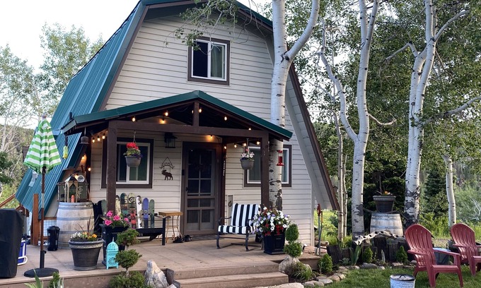 Park City Kabine | Mountain retreat cabin with a view near Park City. Amenities galore!