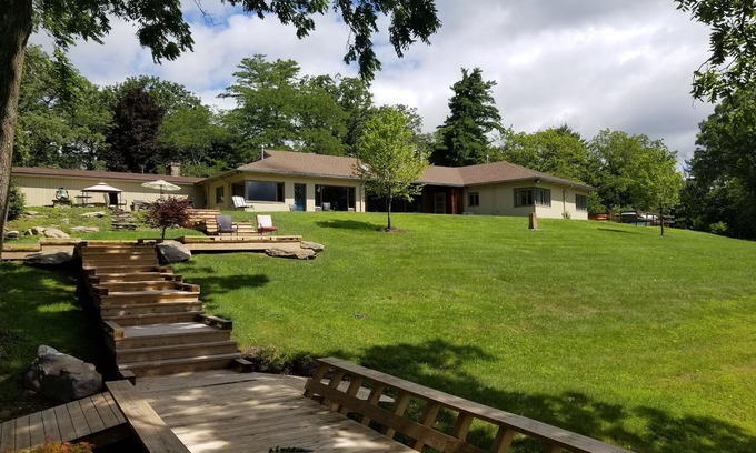 Berwick Haus | Bergspitze Ranch House - Wise Woodin Estates