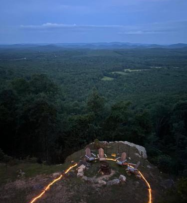 Cedar Bluff Haus | Mountain View Cabin
