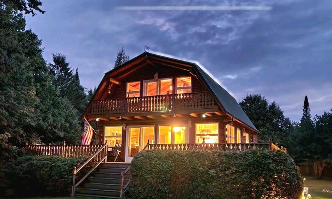 Jefferson Kabine | Mountain View Cabin with Hot Tub near Santas Village