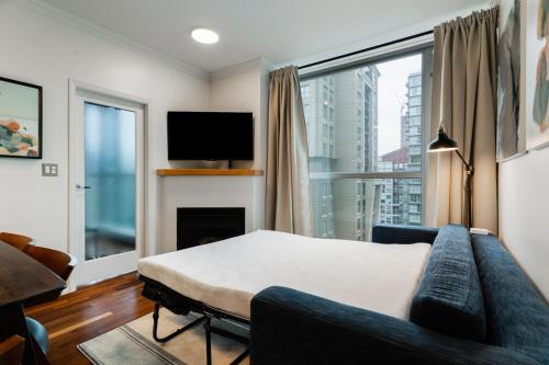 Central Wohnung | Mountain View Condo with Free Parking and Sleeps 6 Guests