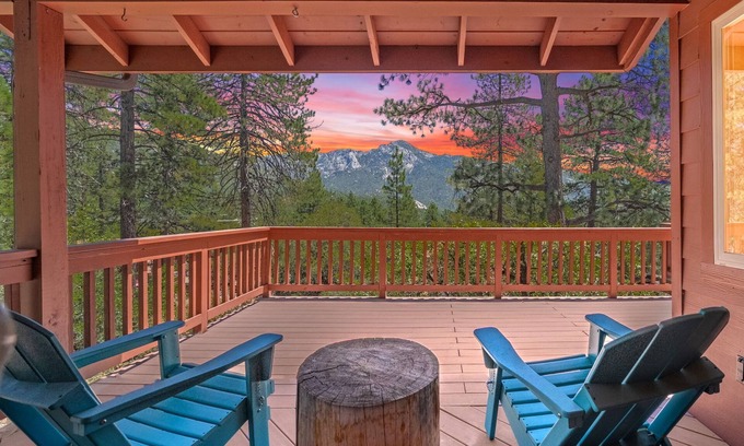 Pine Cove Kabine | Mountain View: Gorgeous Views, AC, Jacuzzi bathtub!