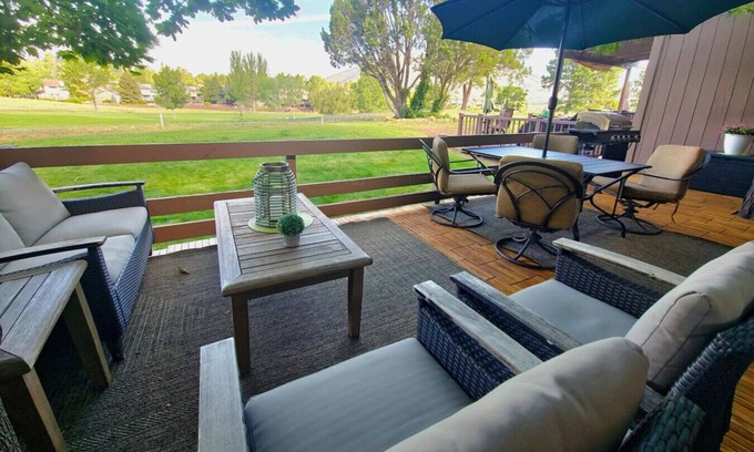 Flagstaff Villa | Mountain View Retreat ~Deck w/BBQ ~Amenities ~Golf