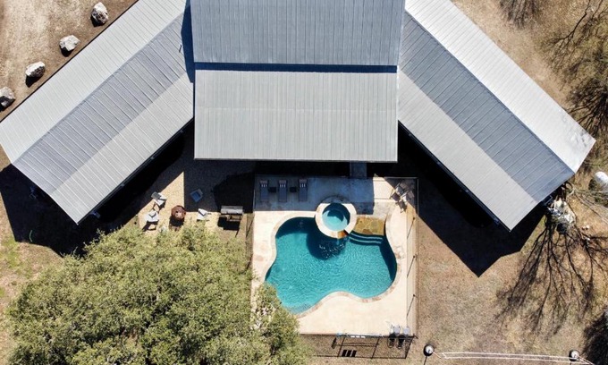 Sabinal Haus | Mountain Views I Pool&Hot Tub I Home for 20 Guests
