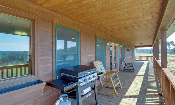 Fairfield Bay Hütte | Ozark Mtn Views & Lake Access: Shirley Home