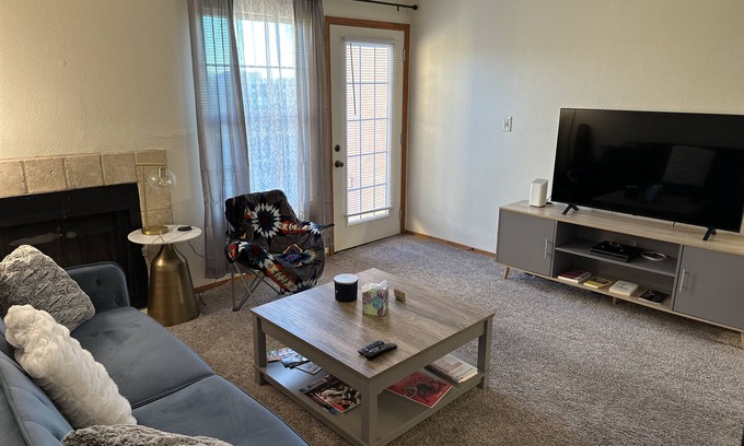 Santa Fe Eigentumswohnung | Mountain View’s top floor condo in picturesque Santa Fe neighborhood.