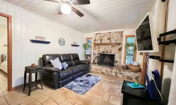 Tate Haus | Mountain View’s with hot-tub