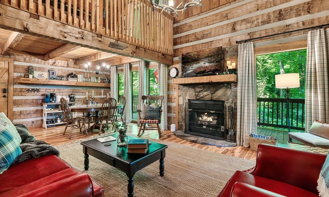 Pigeon Forge Kabine | Smoky Mountain Log Cabin King & Queen beds Coffee Bar Hot Tub Pool table