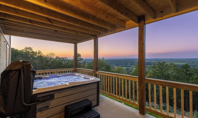 Front Royal Haus | Mountainside VUE with Hot tub!