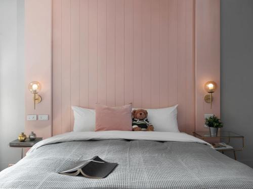 Central District Hotel | Mr.Mantter