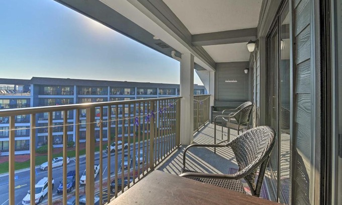 Myrtle Beach Wohnung | Mrytle Beach Condo with Beach Access and Pools!