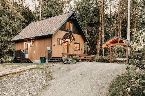Maple Falls Skihütte | Mt Baker Lodging - Cabin 67 - Private 2-story cabin with a private hot tub