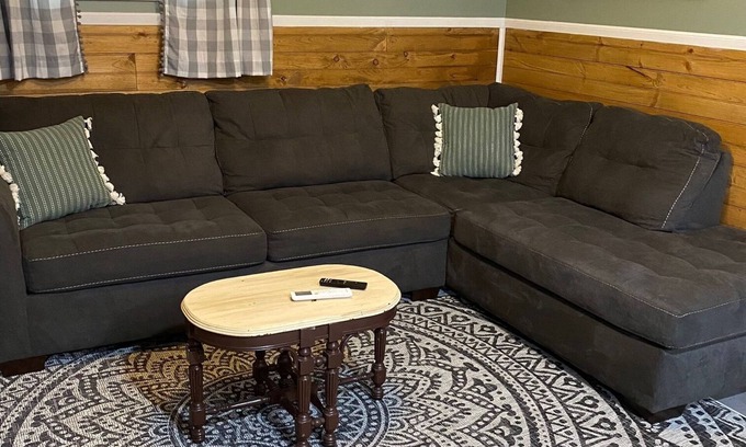 Delbarton Kabine | MT. Hideaway 2 bedroom, Lg. parking, .straight across from Buffalo MT. Trail 14