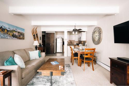 Copper Mountain Village Haus | MTN View - Close to Lifts - Heated Pool - Copper