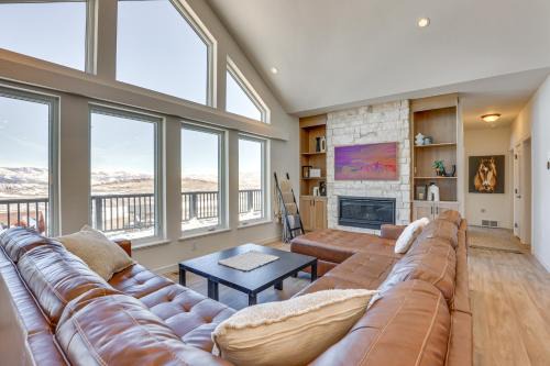 Granby Haus | Mtn-View Deck and Game Room Granby Getaway