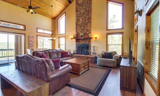 Show Low Kabine | Mtn-View Hilltop Hideaway w/ Deck in Show Low