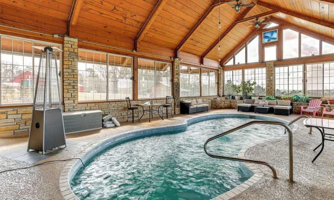 Fairfield Bay Haus | Mtn-View Shirley Pool House: Pets Welcome!