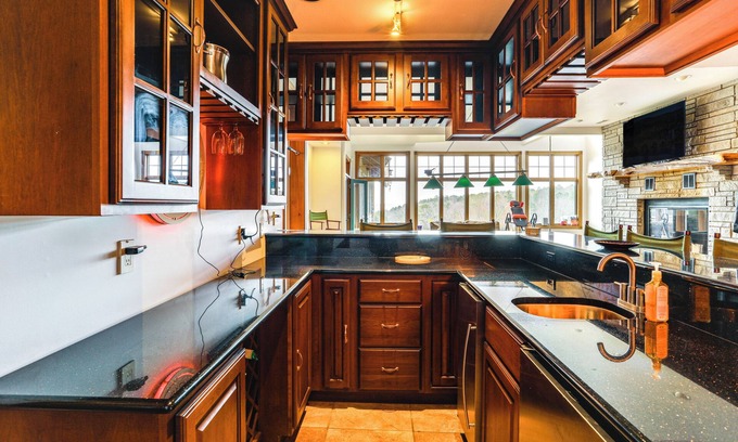 Fairfield Bay Hütte | Mtn-view Shirley Pool House: Pets Welcome!