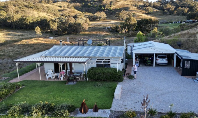 Collingwood Haus | MUDGEE - expansive views, complete privacy, dog friendly holiday cottage
