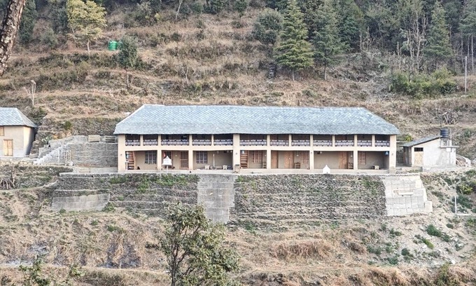 Gunehr Haus | Mudhouse in tranquility and Dhauladhar's wondrous delight