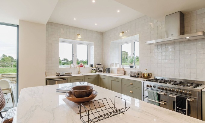 Malmesbury Haus | Mulberry Cottage 5BD in Wiltshire