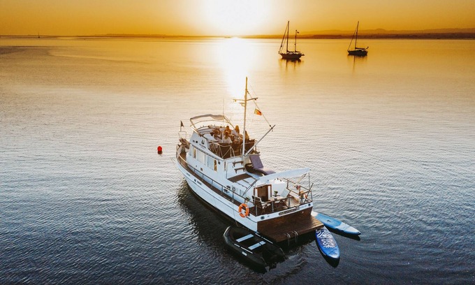 Faro Bootsverleih | Mulubinba SeaHouse - Barco Hotel