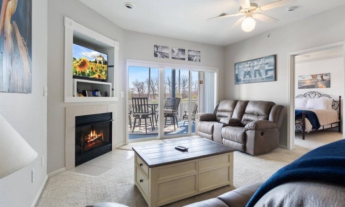 Lake Ozark Eigentumswohnung | MUST STAY 2b 2b at Monarch Cove - NEW everything!