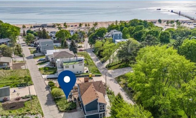 Grand Haven HĂźtte | đ
 My Blue Haven | Lake View Cottage | Walk to Beach | Large Deck w/ Grill & Parking â  213