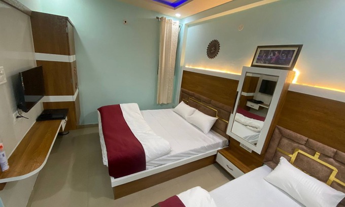 Varanasi Wohnung | My property is in the middle of Kashi, Kashi Vishwanath temple is 1.5km away