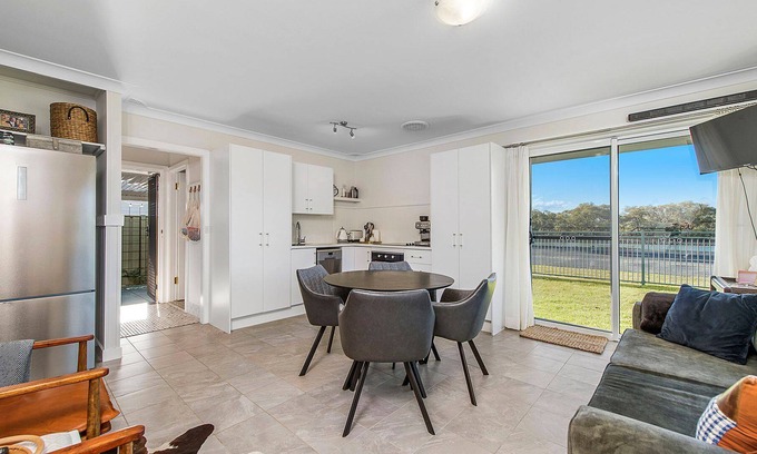 Dunbogan Wohnung | Myers Inlet - 2 bedroom unit across from Googleys Lagoon