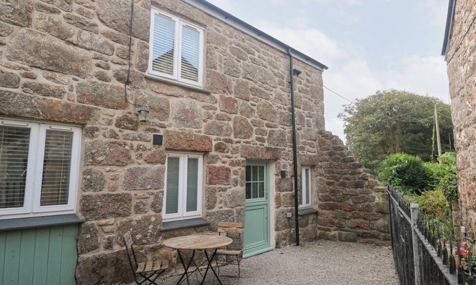 Brane Haus | MYS HEDRA FARM, pet friendly, with pool in St Buryan