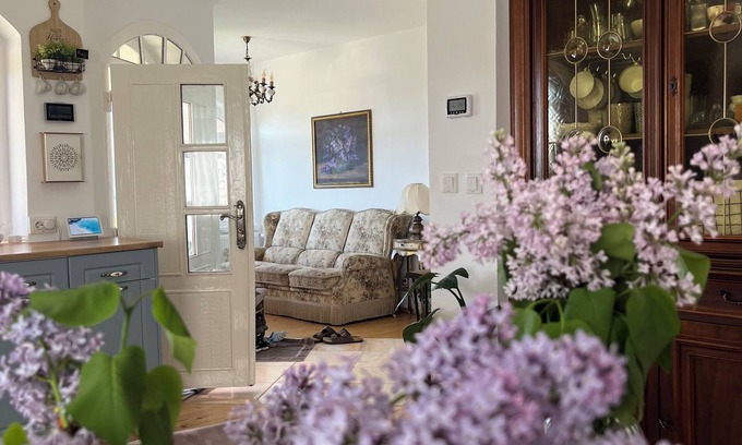 Varfurile Haus | Mystic Twistic – A Hidden Countryside Gem Surrounded by Hills & Orchards