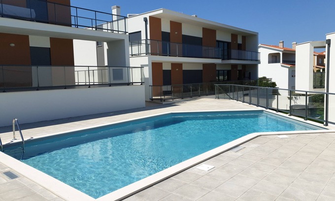 Salir do Porto Wohnung | Nabaía, Erdgeschoss neue Wohnung 7-9 Pers. mit Meerblick in Salir do Porto
