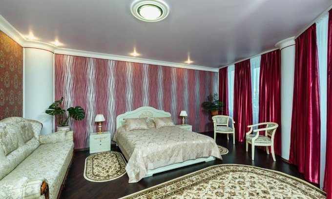 Holosiivskyj Hotel | naDobu Hotel Roshe