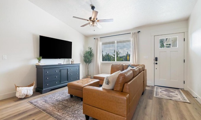 Nampa Haus | Nampa Sugar House, near walking paths wHOT TUB!