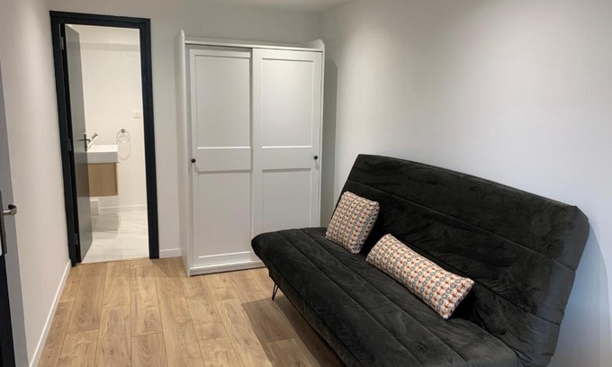 Parc-Nord Haus | Nanterre Room