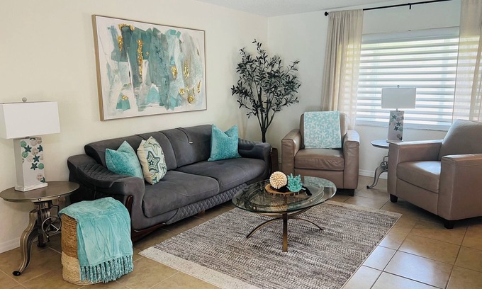 Edgewater Haus | Naomi’s pool, river & beach getaway