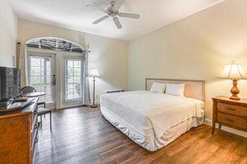 Naples Wohnung | Naples Hideaway with Resort Amenities and Porch!