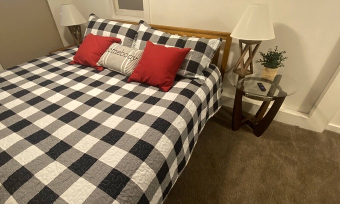 Bowling Green Haus | Napoleaon's Cozy Cottage