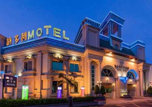 East District Hotel | Natoli Motel