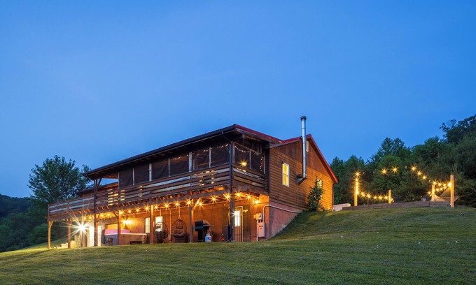 Laurelville Kabine | Nature Retreat: Hot Tub, Fire Pit & Hocking Hills