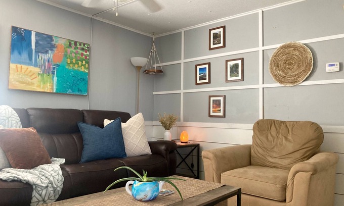 Citrus Springs Haus | Nature's Nook -10 Minutes To Rainbow Springs! Rural, Fire Pit, Screened In Porch