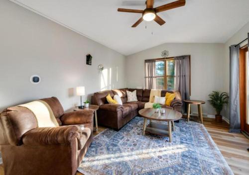 Canal Fulton Haus | Natures Retreat Renovated with Quiet Pond Views